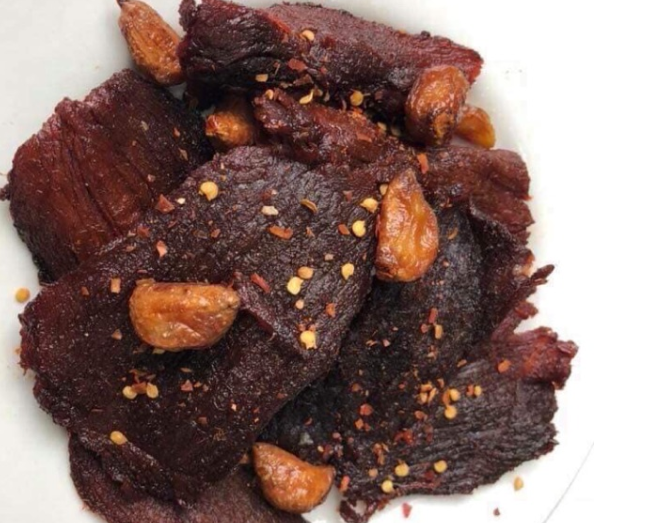 thuy-duong-bo-uot-chay-toi-hang-chieu