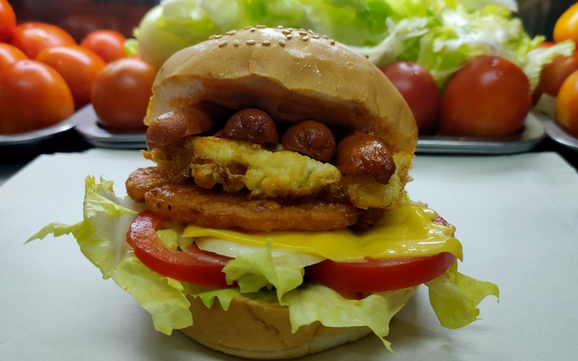 banh-mi-hamburger-o-an-vat-han-ha-phan-van-tri