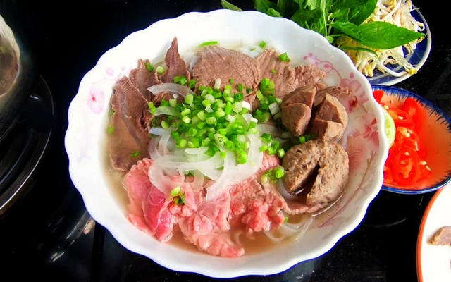pho-at-nam-inh-o-xuan-hop
