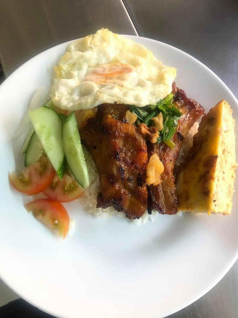 com-tam-suon-cay-op-la-cha