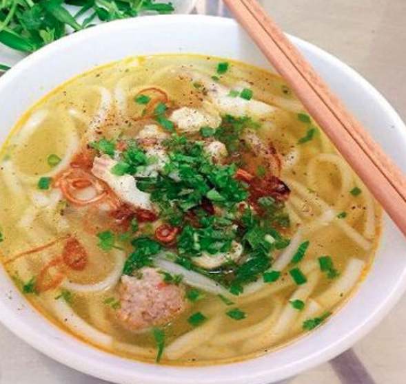 chi-tuyen-banh-canh-bot-gao-ca-loc-hue-nhieu-tu