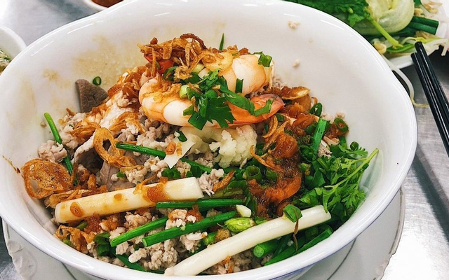 hu-tieu-nam-vang-nhan-quan-cach-mang-thang-8