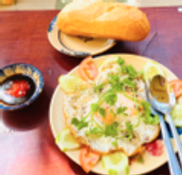 banh-mi-op-la-sang-trua