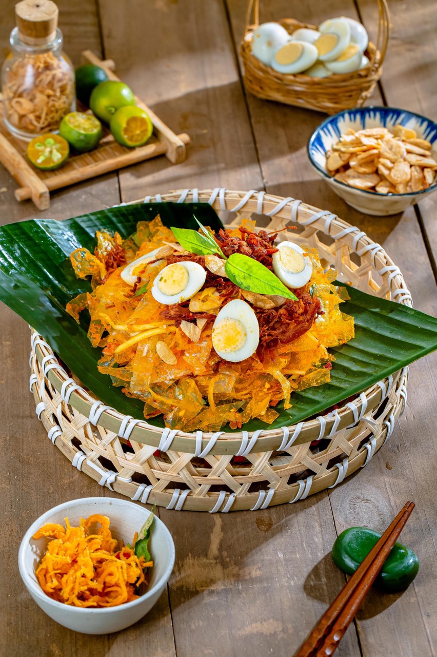 banh-trang-tron-nuoc-ep-co-yen-hang-bun