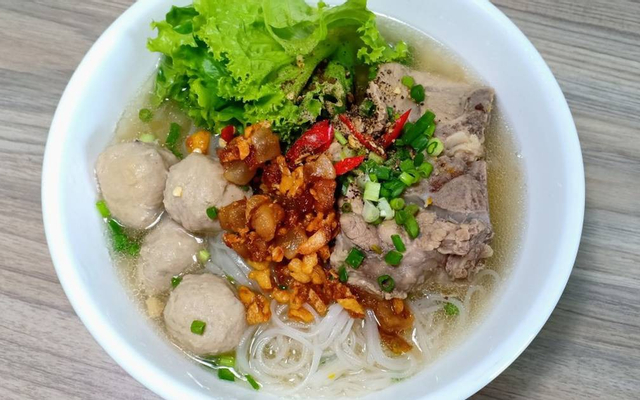 hu-tieu-huong-lan-quan-com-trua-banh-canh-nguyen-van-to