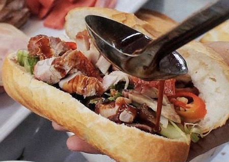 banh-mi-tram-y-te-27-cu-xa-thanh-a